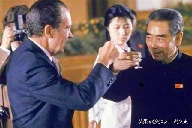 国宴主管郑连福巧施掉包计，宴会上，周总理频频与外宾举杯无醉意