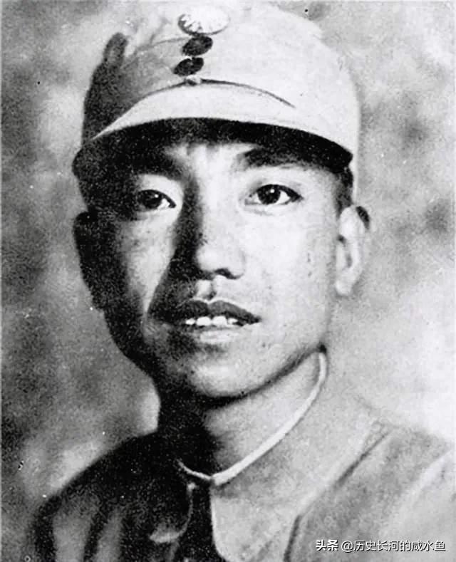 共和国上将的风雨人生一、第一上将，萧克（中）