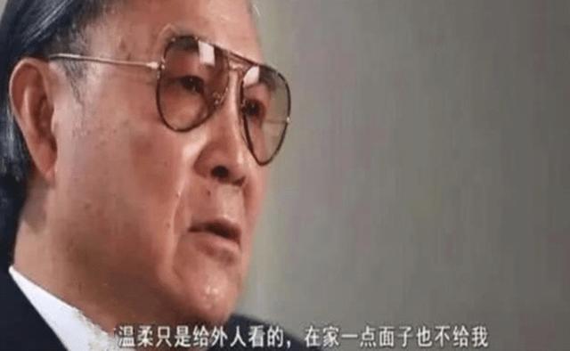 霍启刚全家外出就餐，大女儿高清正脸首次曝光，灵动可爱像郭晶晶