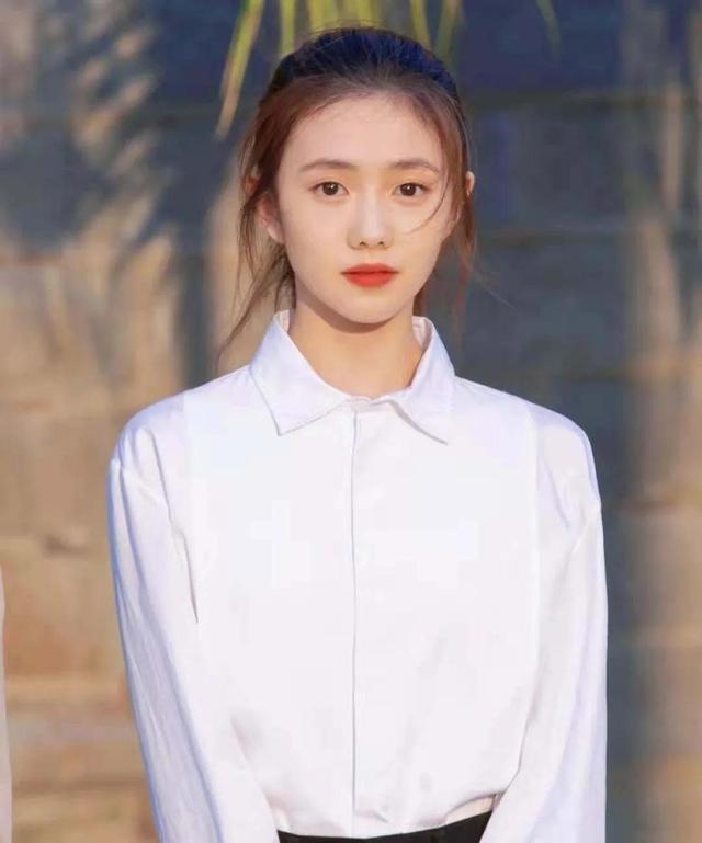 演技好、业务能力强，却捧不红的8位女星，杨幂张艺谋也带不动
