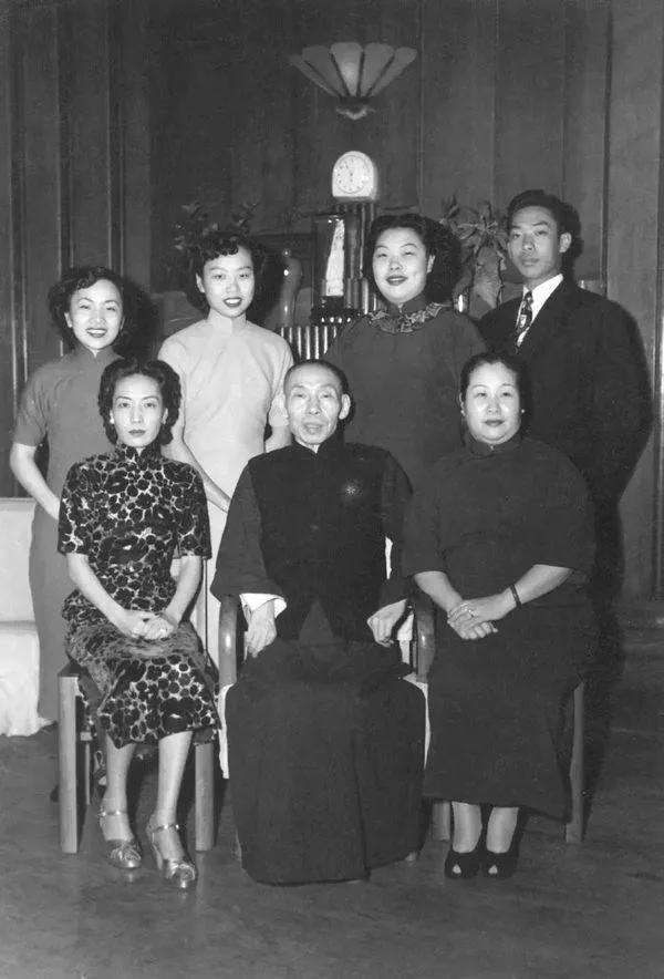 杜月笙每天叫孟小冬“妈咪”，梅兰芳没给孟小冬的，他都给了