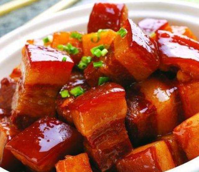 毛主席爱吃米粉肉，每次吃干干净净，埋怨厨师韩阿富舍不得给他吃