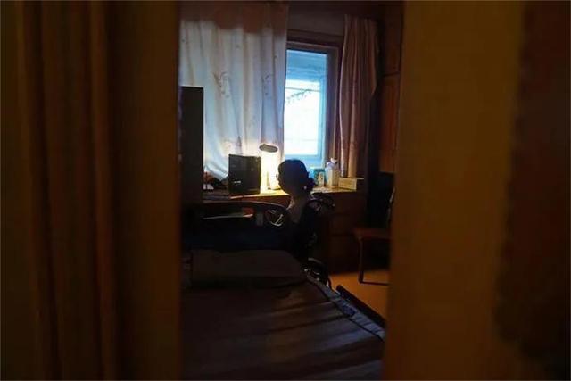 女博士王磊：30岁怀孕后瘫痪，生子后被丈夫抛弃，8年后逆风翻盘
