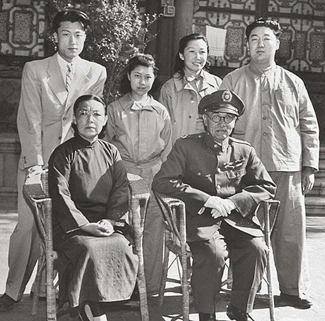 1951年，阎锡山小儿子为了二嫂放弃前程，后赴美开酒馆兼职保险员