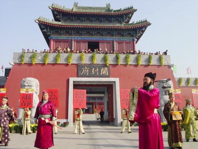 故事：新婚次日新娘自尽，包拯：把上联贴街上，对出下联者是凶手