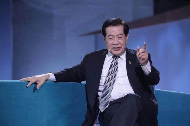 江苏女人，活到106岁，守寡54年，把13个孩子都培养成博士，凭啥