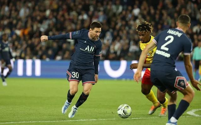 1-1，梅西世界波破门夺冠！巴黎提前问鼎冠军，缔造十冠王伟业