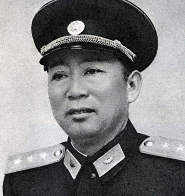 1955年授衔，林彪对刘亚楼的军衔感到不满，为他出头建议授予大将