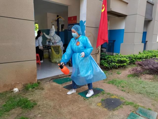 杨丽萍简历及个人资料简介喝完酒可以吃柿子吗，杨丽萍简历及个人资料简介身高体重？