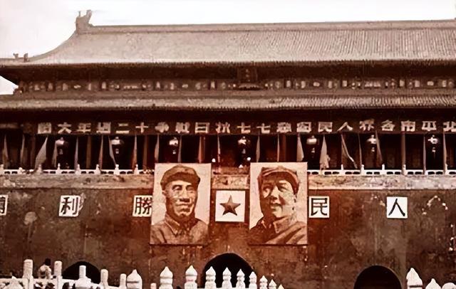 天安门城楼上，先后挂过12个人的画像，除了毛主席外，还有谁？