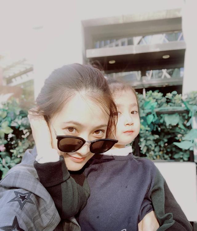 隋俊波：父亲禁止她恋爱，错过靳东保剑锋后被催婚，如今怎样了？