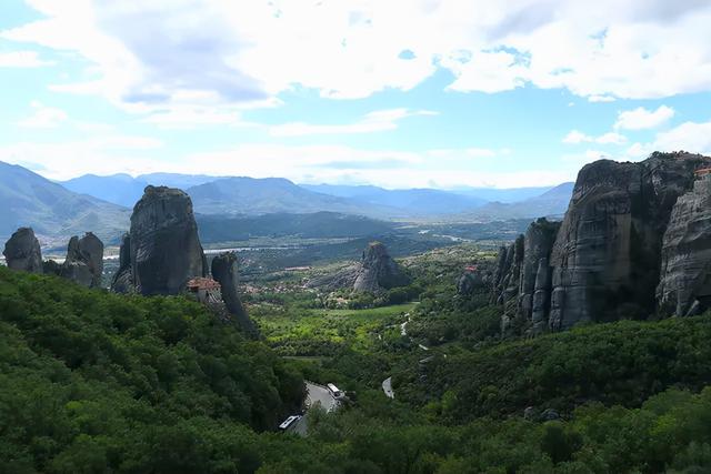 希臘深度遊：卡蘭巴卡、接近天堂的秘境 天空之城（Meteora）