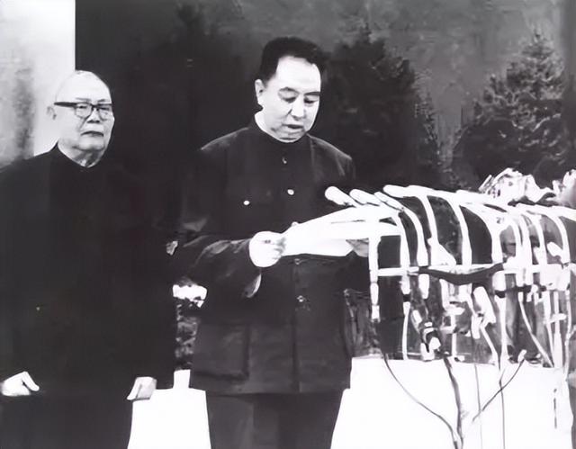 76年主席逝世，汪东兴看三遍悼词后提出一条意见，华国锋：我赞成