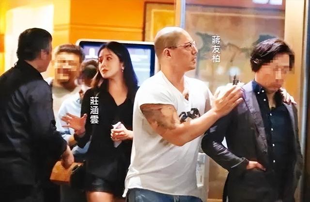 2017年，蒋家四代孙蒋友柏回乡承包工程，不满施工当场暴怒