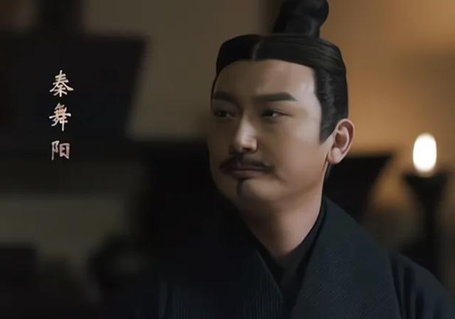 宴会上，荆轲夸一美人的手很好看，不久太子丹便将那双手送给了他