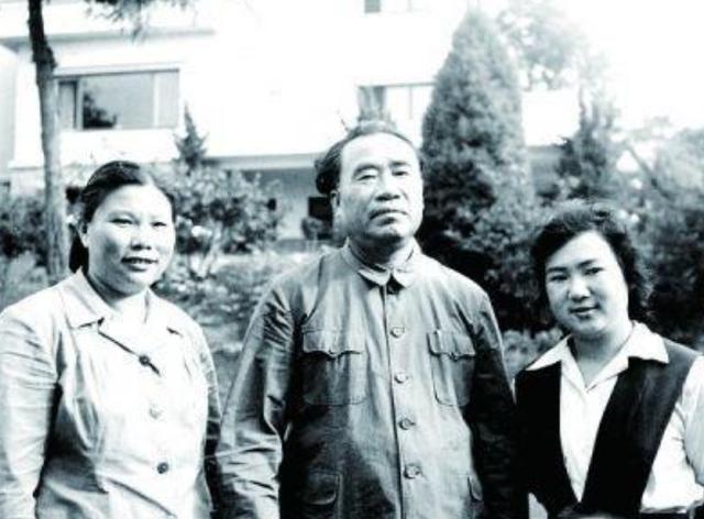 1946年毛岸英回国后，问父亲认不认识赤英，毛主席表情顿时凝重