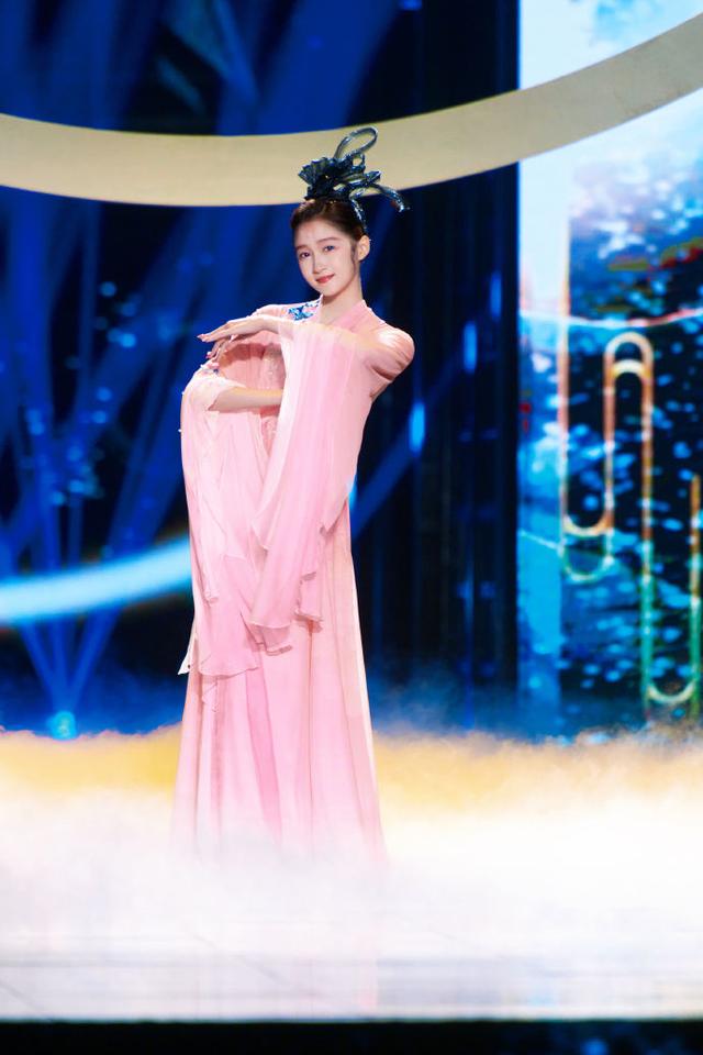 查看关晓彤穿古装照片(关晓彤穿古装衣服图片)-天晟网