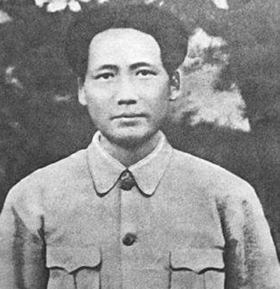 毛主席3次参观故宫城墙，为何却不肯踏进故宫半步？背后有何隐情