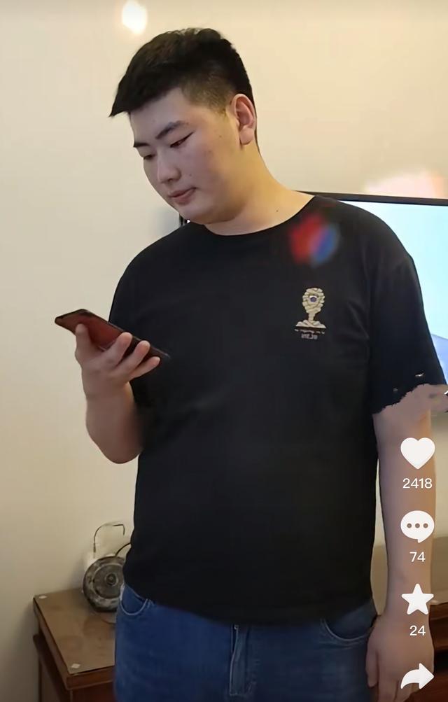 朱单伟订婚后首次直播，亲侄子侄媳出镜爆料：他为了婚礼积极瘦身