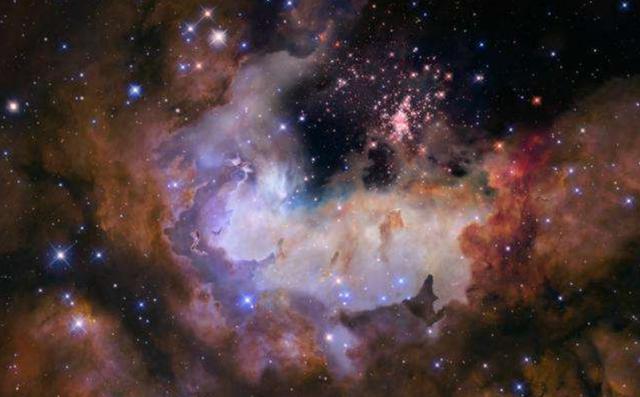 宇宙的颜色是什么？王亚平：太空是深邃的黑色！被NASA骗了？