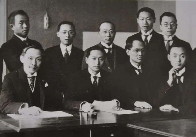 帅炸了！看民国第一外交家顾维钧，如何在巴黎和会“舌战群儒”