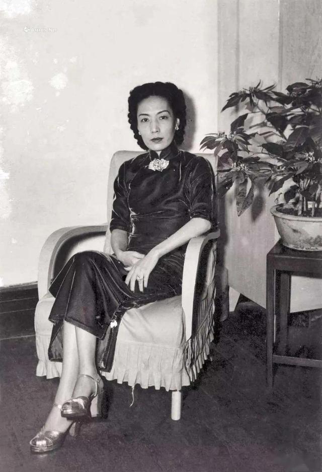 杜月笙每天叫孟小冬“妈咪”，梅兰芳没给孟小冬的，他都给了