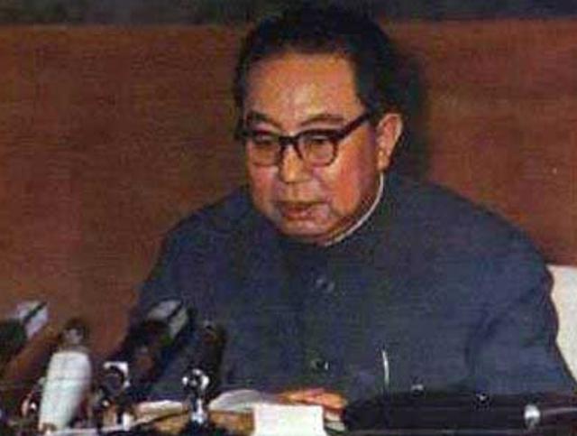 76年主席逝世，汪东兴看三遍悼词后提出一条意见，华国锋：我赞成