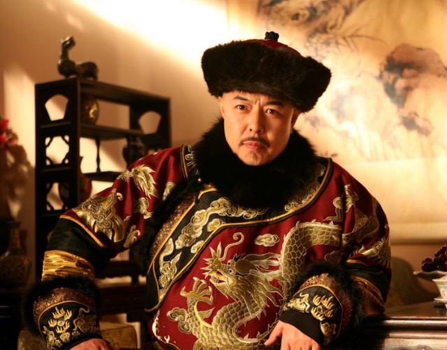 嘉庆掌权后，立即赐死和珅，乾隆另一宠臣纪晓岚的结局如何