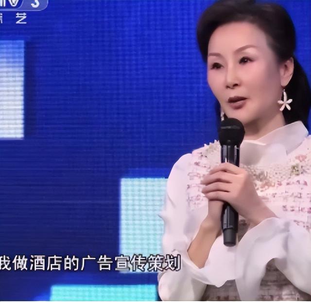 雪瑞姑姑：“冻龄奶奶”走红网络，抖音第一富婆，62岁活成18模样