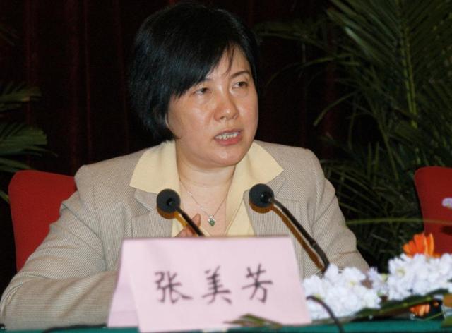 12年前，江苏“美女贪官”张美芳落网，不光贪污受贿还养小白脸