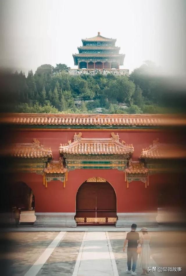 那些在路上的老年人：在景區找不到廁所、不會手機買票