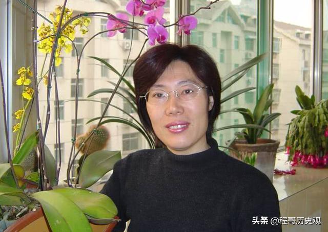 她生完孩子，坐月子期间，破获了美国2套密码，国家奖励了711万元