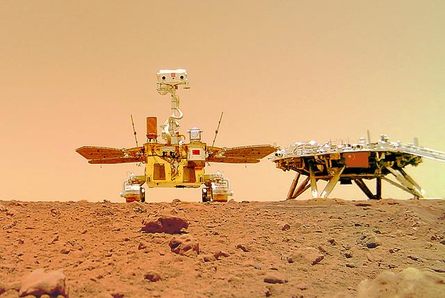 中美轨道器拍火星对比：为何中国黑白更模糊，美国彩照更清晰？