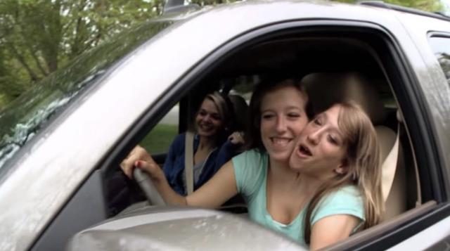 两个大脑指挥一个身躯，真的能保证不吵架吗？连体婴生活大揭秘