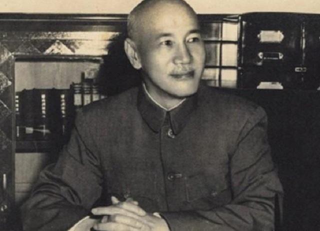 重庆谈判，蒋介石说可以让毛主席做新疆省长，毛主席听完哈哈大笑