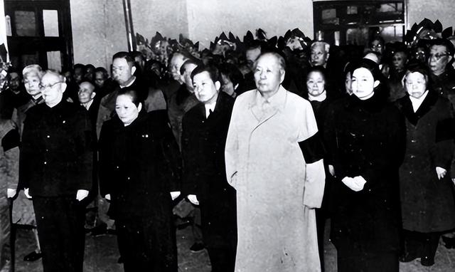 72年尼克松访华，走到伟人的住处时：像低级官员住的地方