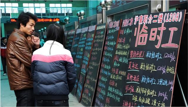 工厂为何"招工难"，年轻人宁搬砖、不进厂？