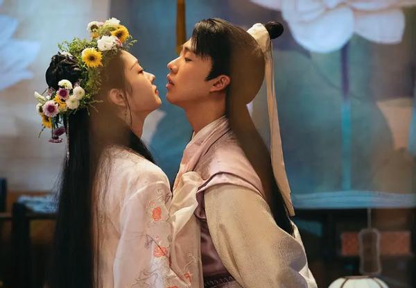 ���µĹ�װ���Ӿ�2020����(2021��������10�������磺��׸��������8����1������Ϊ��������)