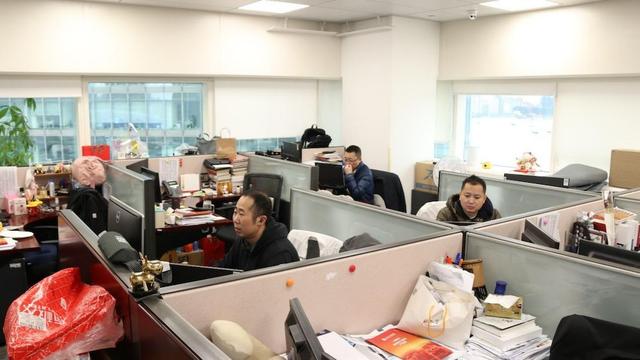 本土1228+5658，上海又暴发！紧急封控令下，基金经理连夜回公司