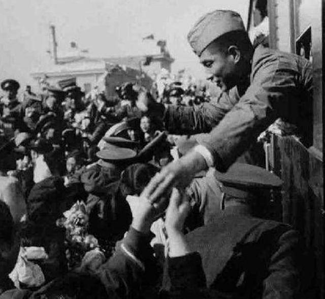 1983年，王平向中央提出退休请求，邓小平拒绝：现在还不到时机