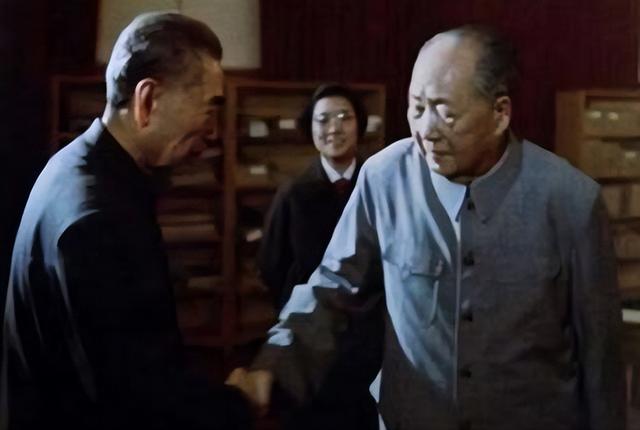 1976年，收到杨开智的来信，主席激动落泪：这是我哥哥，我要见他