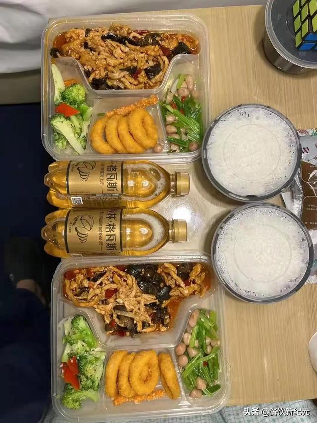 东北小伙晒隔离餐，菜量是南方3倍，网友：在家也吃不到这么好
