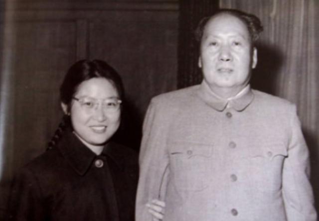 1950年毛主席身边有4个子女？李敏大笑：因为江青妈妈老想挤进来