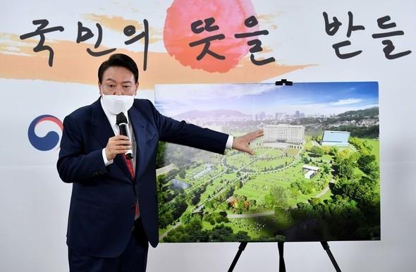 韩国新旧总统杠上了！文在寅切断尹锡悦钱权，青瓦台搬迁计划告吹