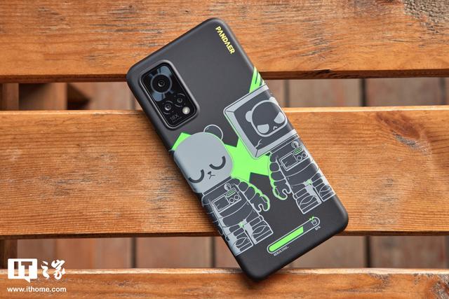 「IT之家开箱」魅族 18X PANDAER 重塑手机壳图赏