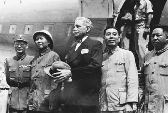 重庆谈判时期，戴季陶出言嘲讽毛主席，毛主席的回复引起一片掌声