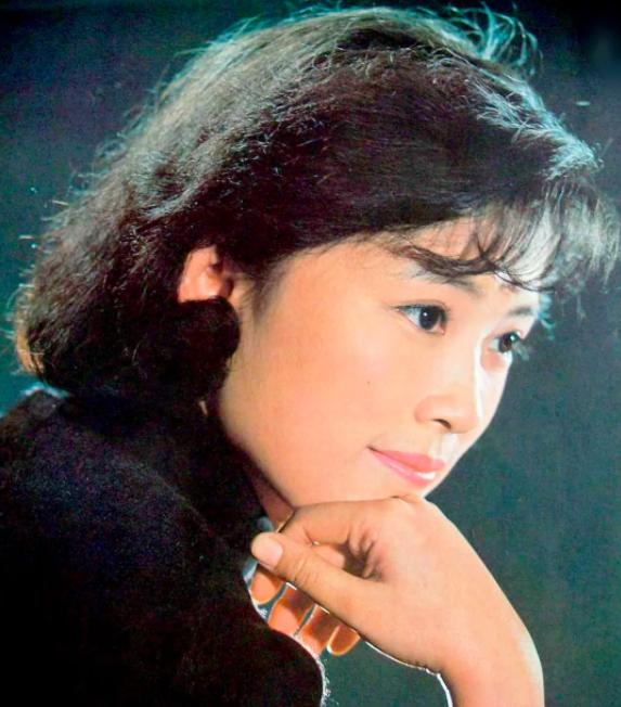 同样是“母亲专业户”，把萨日娜和宋春丽放在一起看，差别出来了