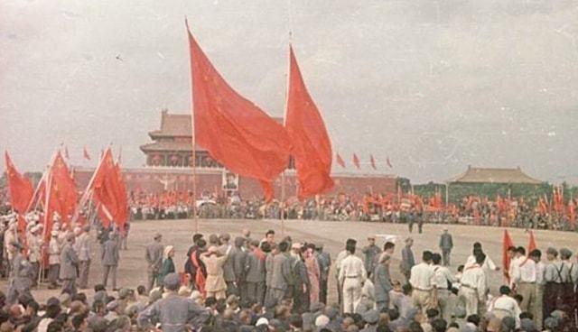 14岁小姑娘竟拒绝了毛主席开国大典的邀请，毛主席：再邀请一次