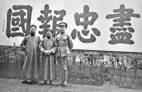 揭秘：蒋介石逃往台湾时解放军为何手下留情没打其座机？