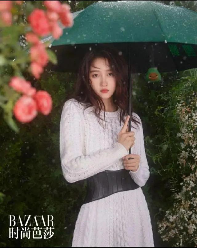 关晓彤时尚芭莎写真，自然之美
